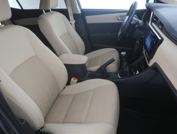 Toyota Corolla XI Sedan 1.6 Valvematic 132KM 2016 Toyota Corolla 1.6 Valvematic, Salon Polska, zdjęcie 8