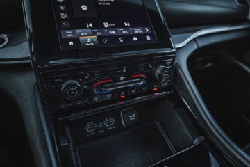 Jeep Grand Cherokee IV 2022 Jeep Grand Cherokee WL | 2022 | 3.6 benzyna + LPG | 25 500 km, zdjęcie 18