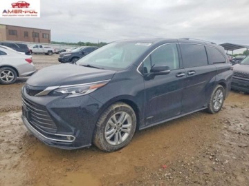 Toyota Sienna III 2021 Toyota Sienna Platinum 2021 2.5 Hybryda Plug-in 245KM