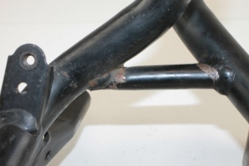 SUZUKI GSF 650 BANDIT 05-06 КРОНШТЕЙН КРЕПЛЕНИЯ ПЕРЕДНЕЙ СТОЙКИ