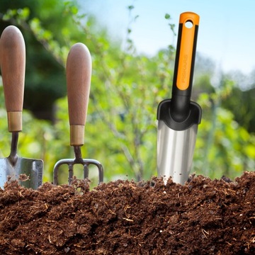 УЗКАЯ САДОВАЯ ЛОПАТА ПРЕМИУМ FISKARS 1000727