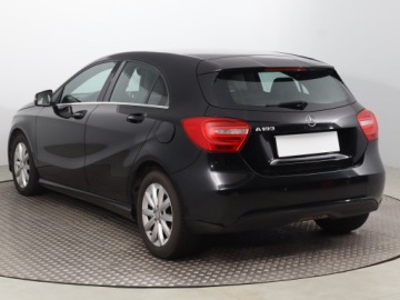 Mercedes Klasa A W176 Hatchback 5d 1.6 180 BlueEFFICIENCY 122KM 2013 Mercedes A A 180, Salon Polska, Skóra, Navi, zdjęcie 3