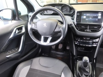 Peugeot 2008 I SUV Facelifting 1.2 PureTech 110KM 2016 Peugeot 2008 1.2 PureTech, Salon Polska, zdjęcie 6