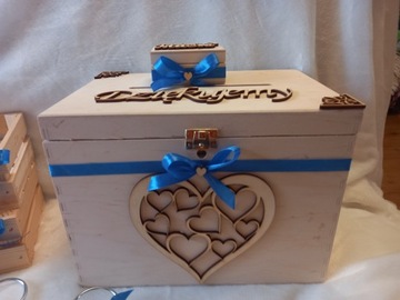 Коробка для конвертов и обручальных колец + вешалки + корзины.