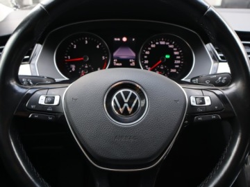 Volkswagen Passat B8 Limousine 2.0 TDI BlueMotion SCR 190KM 2017 VW Passat 2.0 TDI, Salon Polska, Serwis ASO, zdjęcie 16
