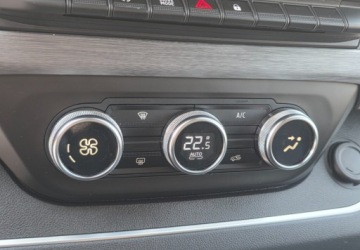 Renault Trafic III Combi 2.0 dCi  170KM 2023 Renault Trafic Spaceclass Escapade170 KMAUTOMATLozkoStolikPerfekt stanGwar, zdjęcie 12