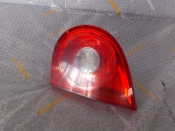 VOLKSWAGEN GOLF V 1.6 FSI 2005R - LAMPA KLAPY PRAWY TYŁ