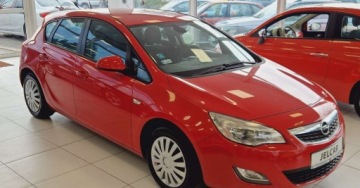 Opel Astra J Hatchback 5d 1.6 Twinport ECOTEC 115KM 2009 Opel Astra 5d 1.6 Twinport ECOTEC 115KM 1.6 Benzyna 116KM, zdjęcie 3