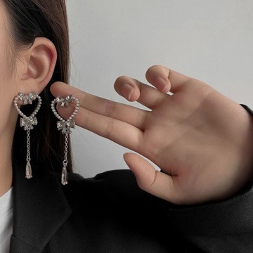 Длинные серьги-капли-бабочки с кисточками серебристого цвета