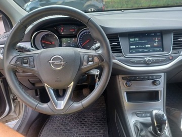 Opel Astra J Sedan 1.6 CDTI ecoFLEX 110KM 2019 Opel Astra 2019r., 1.6L CDTI 110 KM, 1.6 Diesel 110KM, zdjęcie 8