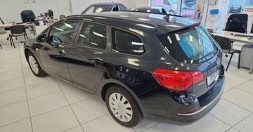 Opel Astra J Sports Tourer Facelifting 1.7 CDTI ECOTEC 110KM 2014 Opel Astra 1.7 CDTI 110KM Bogata wersja 1.7 Diesel 110KM, zdjęcie 5