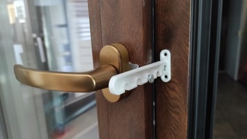 Ограничитель открывания окна, регулятор постепенного наклона окна.