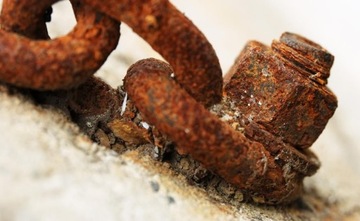 Прямо по ржавчине. КАЧЕСТВЕННАЯ, ПРОЧНАЯ КРАСКА.