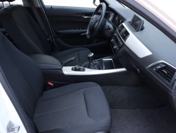 BMW Seria 1 F20-F21 Hatchback 5d Facelifting 2017 118i 136KM 2019 BMW 1 118i, Salon Polska, Klima, Klimatronic, zdjęcie 8