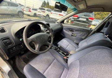 Mitsubishi Carisma Hatchback 1.9 DID 102KM 2002 Mitsubishi Carisma I rejestracja 2003 r. 1.9 Diesel 102KM, zdjęcie 9