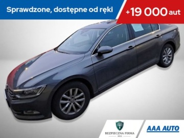 Volkswagen Passat B8 Limousine 1.8 TSI BlueMotion Technology 180KM 2016 VW Passat 1.8 TSI, Salon Polska, Navi, Klima