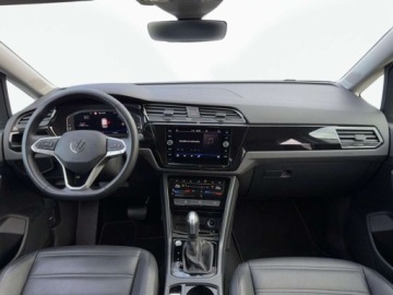 Volkswagen Touran III 1.5 TSI EVO 150KM 2022 Volkswagen Touran Touran, Ogrzewanie Postojowe, Hak, Asystenci, Kamera, 1.5, zdjęcie 15