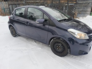 Toyota Yaris III Hatchback 5d Facelifting 1.33 Dual VVT-i 99KM 2014 TOYOTA YARIS (_P9_) 1.33 VVT-i (NSP90_) 99 KM, zdjęcie 2