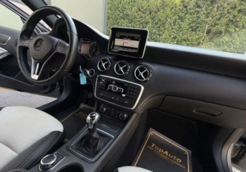 Mercedes Klasa A W176 Hatchback 5d 1.6 200 BlueEFFICIENCY 156KM 2013 Mercedes-Benz Klasa A 1.6 156KM gwarancja KAMERA bezwypadkowy manual ZAREJ, zdjęcie 16