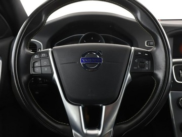 Volvo V60 I Kombi Facelifting 2.0 D2 DRIVE-E 120KM 2018 Volvo V60 FV23 2.0D Linje Svart Klimatyzacja, zdjęcie 20