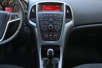 Opel Astra J Sedan 1.6 Twinport ECOTEC 115KM 2017 Opel Astra 1.6 16V, Salon Polska, Skóra, Klima, zdjęcie 11