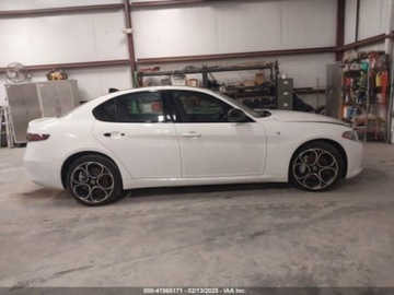 Alfa Romeo Giulia II Sedan Facelifting 2023 2.0 GME Turbo 280KM 2024 Alfa Romeo Giulia ti, 2024r., 4x4, 2.0L 2.0 Benzyna 280KM, zdjęcie 4
