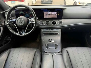 Mercedes Klasa E W213 2022 Mercedes-Benz Klasa E 2022 MERCEDES-BENZ E 350 4MATIC 2.0 Benzyna 255KM, zdjęcie 5