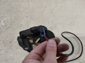 MERCEDES E W211 02- ZÁMEK LEVÝ ZADNÍ 2PIN