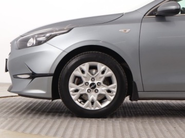 Kia Ceed III Kombi Facelifting 1.5 T-GDI 160KM 2022 Kia Ceed 1.5 T-GDI MHEV, Salon Polska, zdjęcie 14