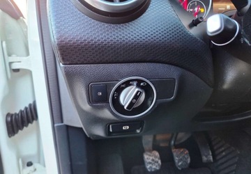 Mercedes Klasa A W176 Hatchback 5d Facelifting 180 122KM 2016 Mercedes-Benz Klasa A 1,6 Ben 122 km AMG 6 -biegow 1.6 Benzyna 122KM, zdjęcie 14