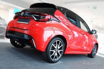 TOYOTA YARIS IV 5D HB Накладки на пороги
