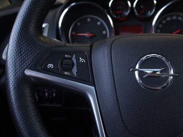 Opel Astra J Hatchback 5d 2.0 CDTI ECOTEC 160KM 2010 Opel Astra 2.0 CDTI, Klima, Tempomat, Parktronic, zdjęcie 14