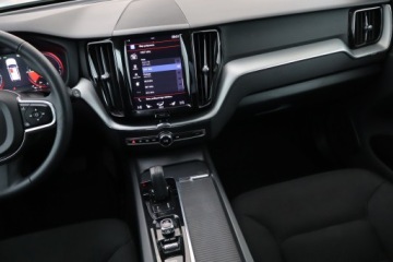 Volvo XC60 II Crossover T8 Twin Engine 390KM 2020 Volvo XC60 T8 Twin Engine, Salon Polska, zdjęcie 7