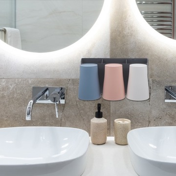 Полка для шампуней. Полка для электрических зубных щеток.