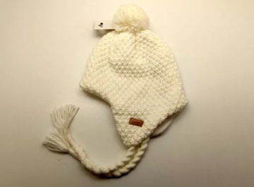 CZAPKA WEDZE BIAŁA Z POMPONEM I FRĘDZLAMI