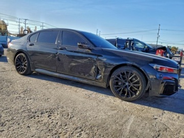 BMW Seria 7 G70 2022 BMW Seria 7 740i 2022 3.0 Benzyna 335KM, zdjęcie 4