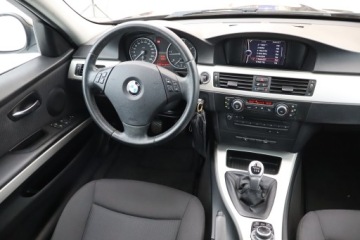 BMW Seria 3 E90-91-92-93 Touring E91 2.0 318d 143KM 2012 BMW 3 318 d, Navi, Xenon, Klima, Klimatronic, zdjęcie 6