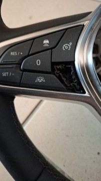 VOLANT KOŽENÁ RENAULT ARKANA 484001394R STAV JAKO NOVÁ