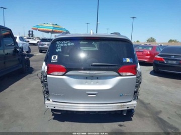 Chrysler Pacifica II 2018 Chrysler Pacifica 2018 CHRYSLER PACIFICA HYBRID LIMITED 3.6 Benzyna 260KM, zdjęcie 3