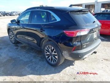 Ford Kuga III 2022 Ford Kuga 2022 r., 2,0L TITANIUM 2.0 Benzyna 250KM, zdjęcie 3