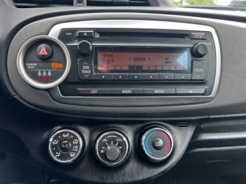 Toyota Yaris III Hatchback 5d 1.0 VVT-i 69KM 2013 Toyota Yaris Toyota Yaris 1.0 69KM Salon PL 022014 Benzyna 69KM, zdjęcie 16