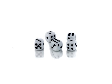 НАБОР ИЗ 2-Х ШЕСТИГРАННЫХ КОЛОДЦИЙ D6 ДЛЯ РПГ, БЕЛЫЙ, 1,6 СМ