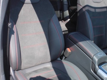 Mercedes GLB SUV Facelifting 2.0 220 190KM 2025 MERCEDES-BENZ GLB 220 4-Matic AMG Line 2.0 (190KM) 2025, zdjęcie 3