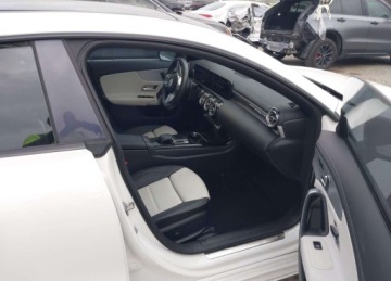 Mercedes CLA C118/X118 Coupe 2.0 250 224KM 2020 Mercedes-Benz CLA MERCEDES-BENZ CLA 250 2.0 Benzyna 224KM, zdjęcie 8