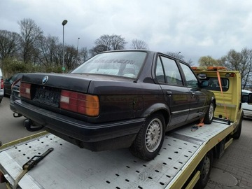 BMW Seria 3 E30 Sedan 318 i 113KM 1988 BMW 318 1988 r. autko do odbudowy, zdjęcie 11