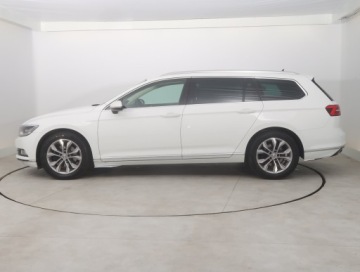 Volkswagen Passat B8 Variant 1.8 TSI BlueMotion Technology 180KM 2017 VW Passat 1.8 TSI, Salon Polska, Serwis ASO, zdjęcie 2