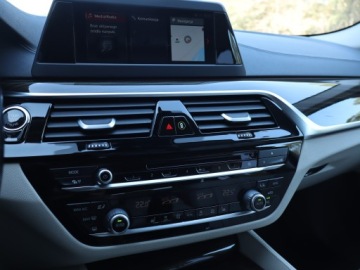 BMW Seria 5 F10-F11 Touring Facelifting 520d 190KM 2017 BMW 5 520d xDrive, Salon Polska, Serwis ASO, zdjęcie 12