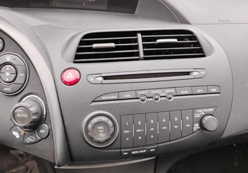 Honda Civic VIII Hatchback 3d 1.4 i-VTEC 100KM 2009 Honda Civic 2009r, 1.4 Benzyna. Lekko uszkodzony lewy bok. Jezdzi. 1.3, zdjęcie 12