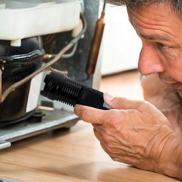 Небольшой уличный походный фонарик.