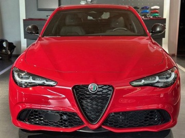 Alfa Romeo Giulia II Sedan Facelifting 2023 2.0 GME Turbo 280KM 2025 ALFA ROMEO Giulia Turbo Veloce Q4 Sedan 2.0 (280KM) 2025, zdjęcie 2